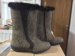 Дедуши женские,на литье с замком, меховая опушка, союзка и голенище войлок.Размер 36 - 42,. Оптовая цена 1600